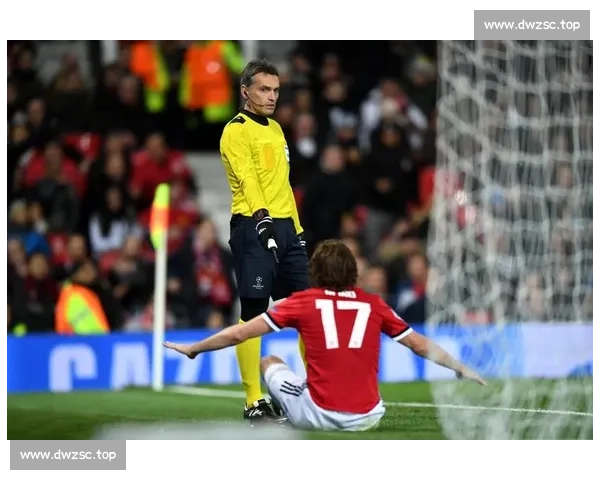 从越位到红黄牌全面解析足球比赛常见规则与判罚逻辑实战应用指南 从越位到红黄牌全面解析足球比赛常见规则与判罚逻辑实战应用指南